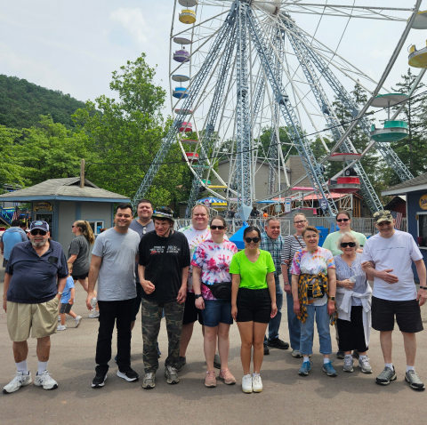 Peer Support Groups & Outings Peer Support Groups & Outings